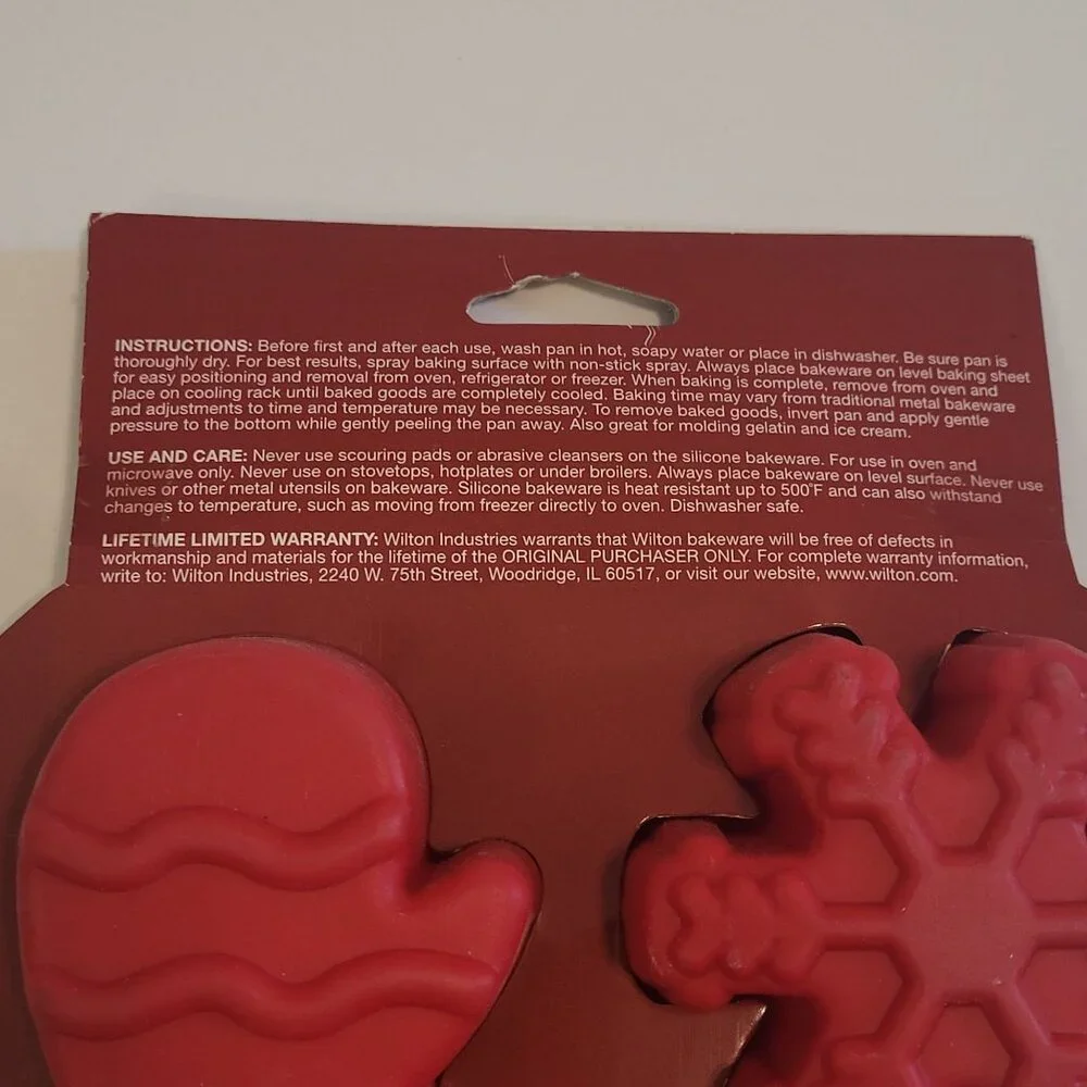 Wilton‎ Christmas Holiday 6 Cavity Silicone Pan For Mini Cakes Treats Cupcakes